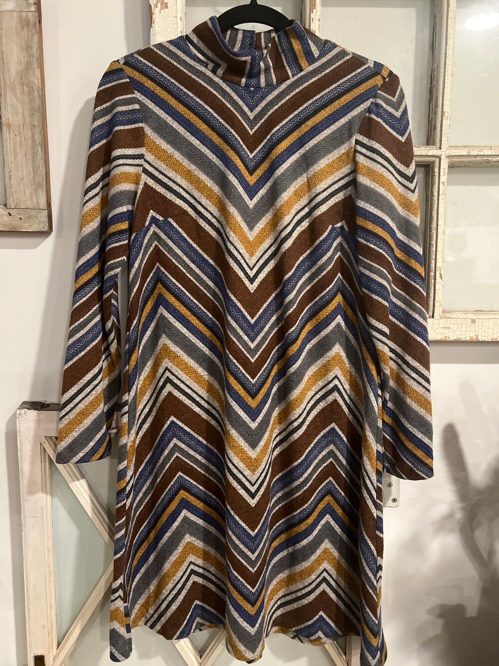 Chris McLaughlin size 8 knee length dress